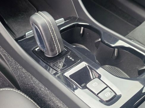Used 2019 Volvo XC40 T5 R-Design AWD/4WD image 16