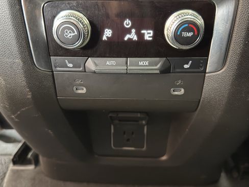 Used 2022 GMC Yukon Denali AWD/4WD image 14