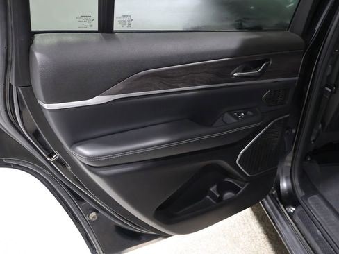 Certified 2022 Jeep Grand Cherokee L Limited image 19