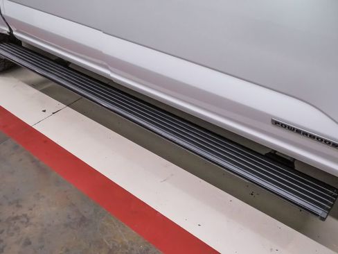 Used 2021 Ford F150 Platinum w/ FX4 Off-Road Package image 36