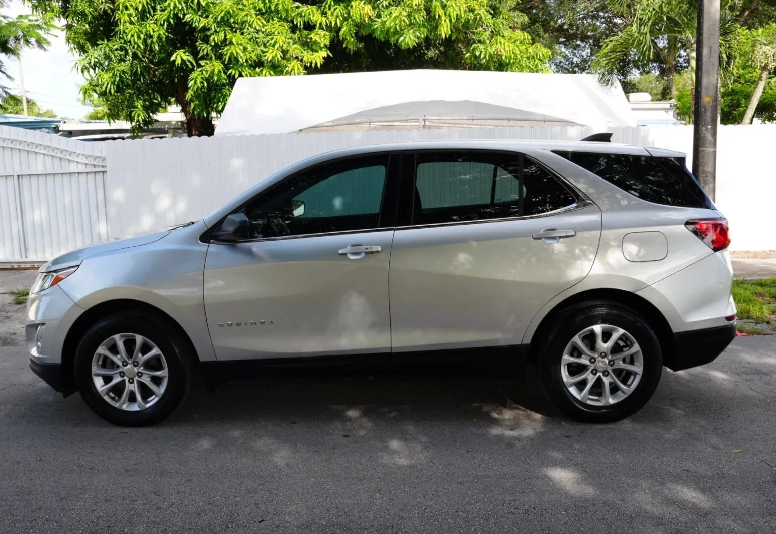 Used 2020 Chevrolet Equinox LS FWD image 3