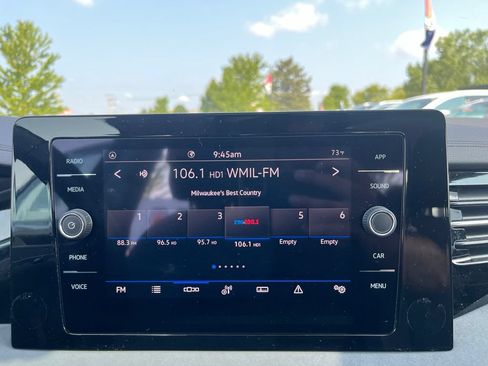 Used 2025 Volkswagen Jetta SE FWD image 17