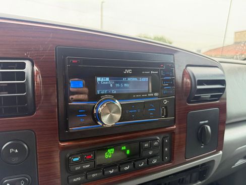 Used 2006 Ford F250 4x4 Crew Cab Super Duty image 25