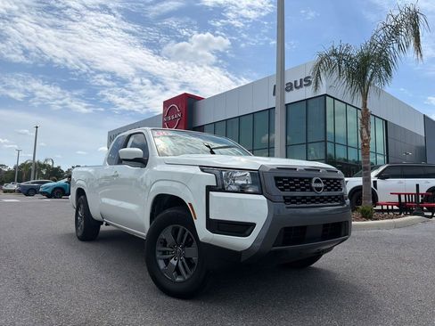 Used 2025 Nissan Frontier SV RWD image 1