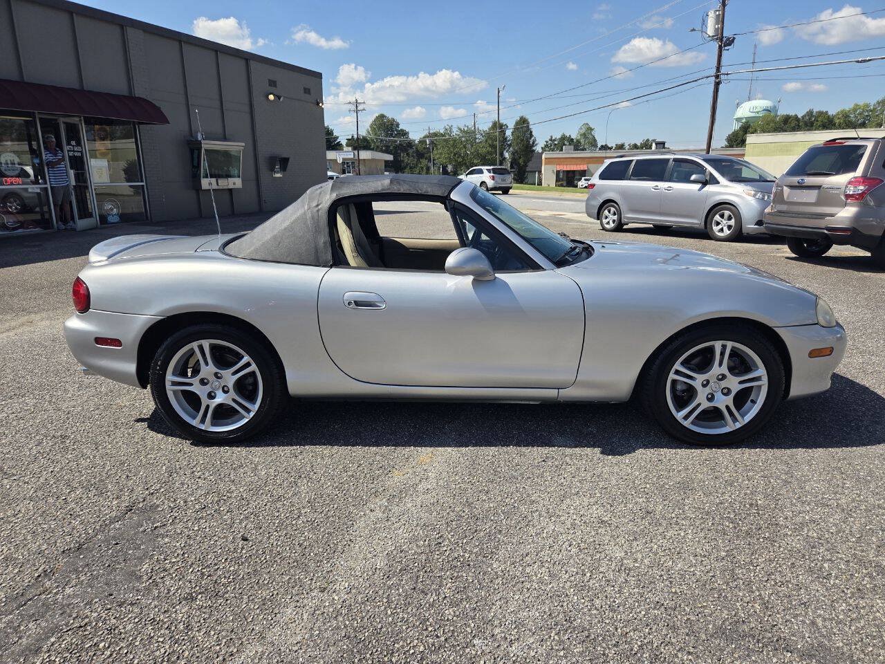 Used 2005 MAZDA MX-5 Miata LS RWD image 2