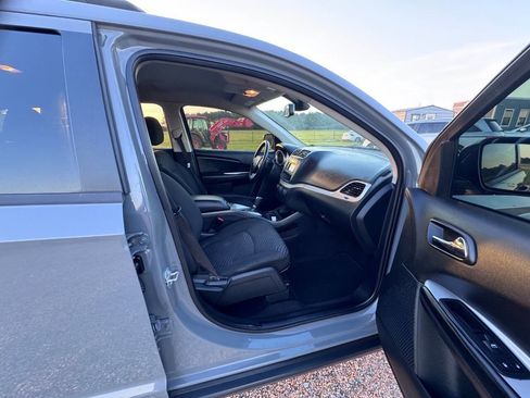 Used 2020 Dodge Journey SE w/ SE Popular Equipment Group FWD image 7