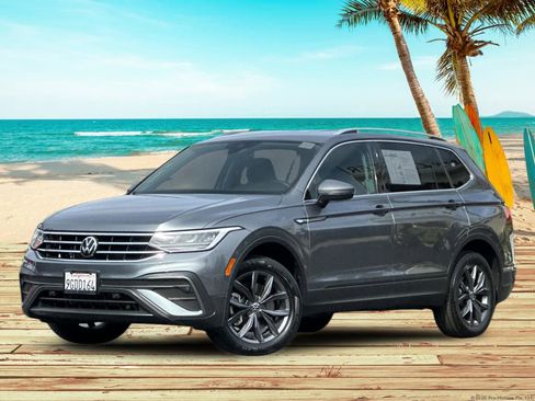 Used 2023 Volkswagen Tiguan SE FWD image 2