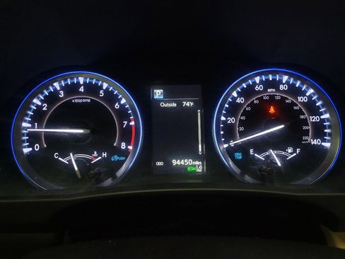 Used 2019 Toyota Highlander Limited FWD image 23