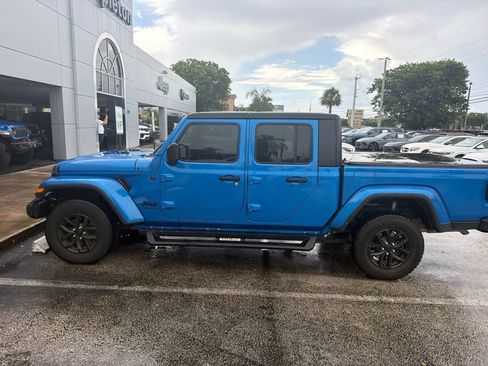 Used 2023 Jeep Gladiator Sport AWD/4WD image 16