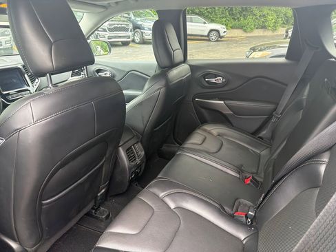 Used 2021 Jeep Cherokee Limited AWD/4WD image 8