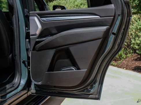 Used 2025 Cadillac Escalade V AWD/4WD image 87