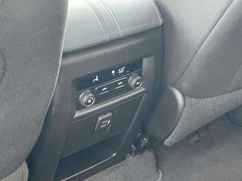 Used 2020 Chevrolet Traverse LT FWD image 12