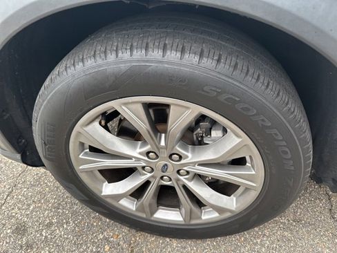 Used 2022 Ford Explorer Limited w/ Equipment Group 301A image 13