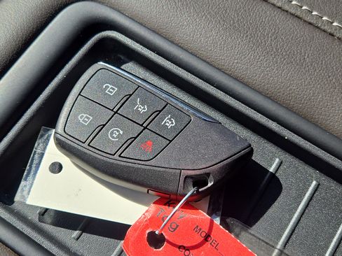 Used 2024 Chevrolet Tahoe Z71 w/ Luxury Package AWD/4WD image 32