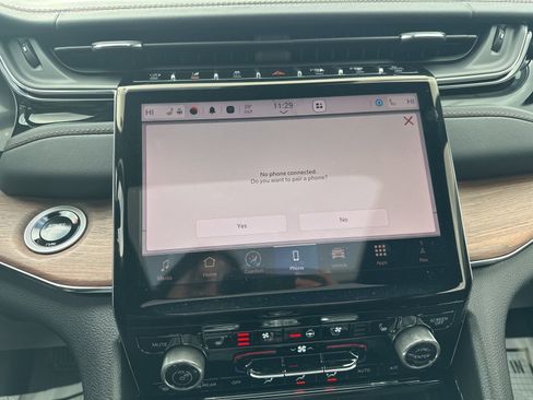 Used 2024 Jeep Grand Cherokee Summit w/ Luxury Tech Group V image 64