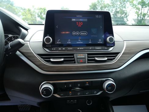 Used 2023 Nissan Altima 2.5 SV AWD/4WD image 16