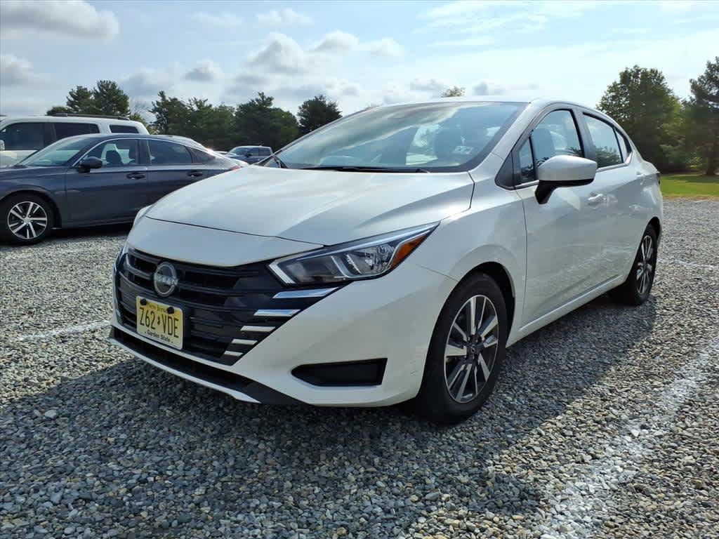 Used 2024 Nissan Versa SV FWD image 2