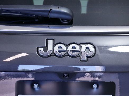 Used 2024 Jeep Compass Latitude image 10