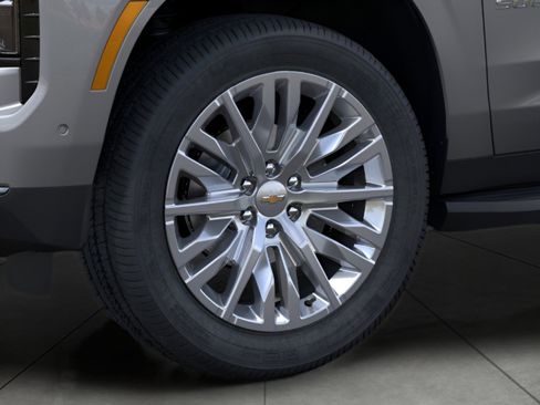 New 2025 Chevrolet Suburban Premier image 9
