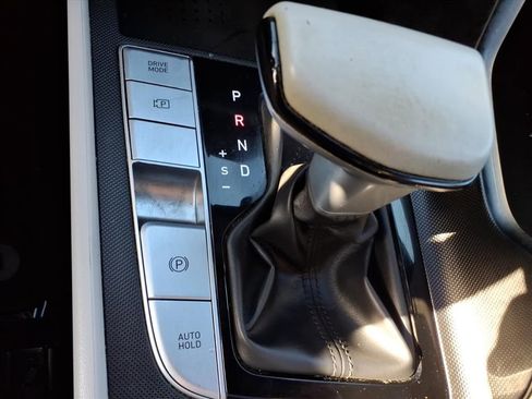 Used 2023 Hyundai Elantra Limited image 24