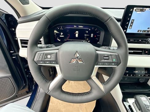 New 2026 Mitsubishi Outlander SE image 11