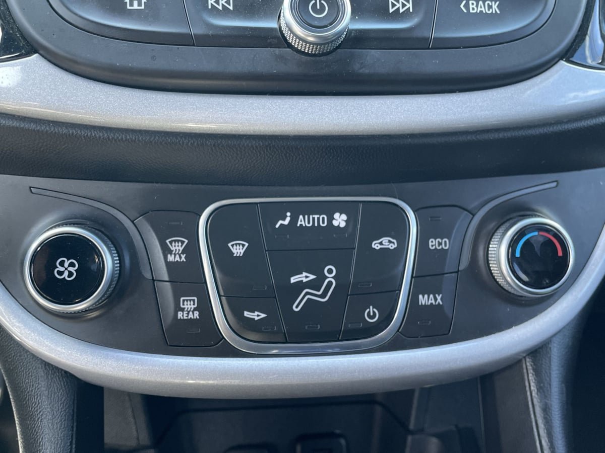 Used 2018 Chevrolet Volt LT FWD image 10