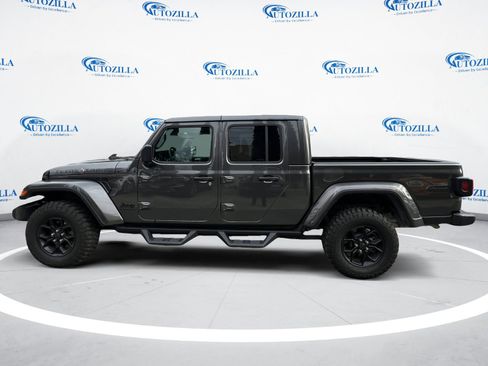 Used 2025 Jeep Gladiator Sport image 2