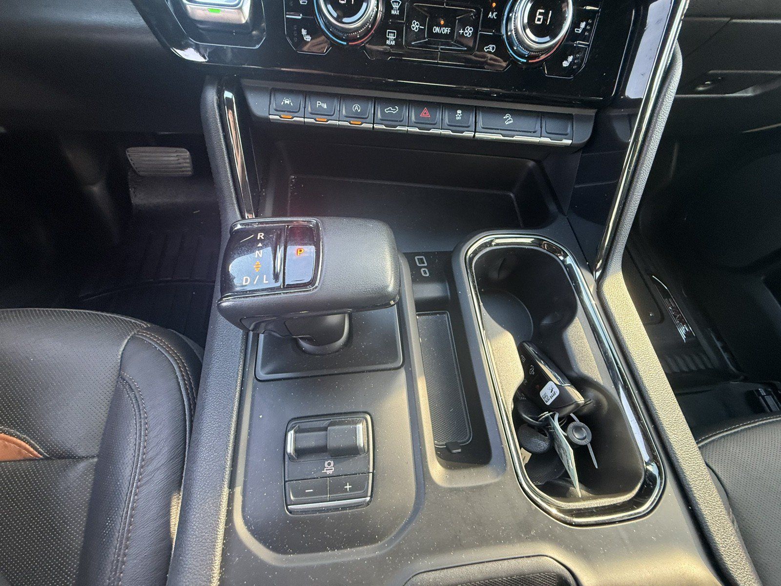 Used 2024 GMC Sierra 1500 AT4 w/ Technology Package AWD/4WD image 16