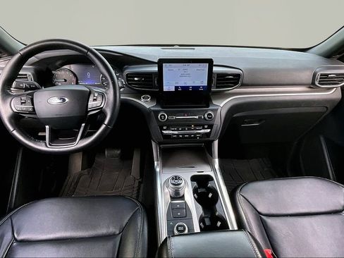 Used 2020 Ford Explorer XLT w/ Equipment Group 202A image 6