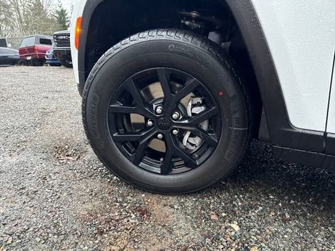 New 2025 Jeep Grand Cherokee L Altitude image 29