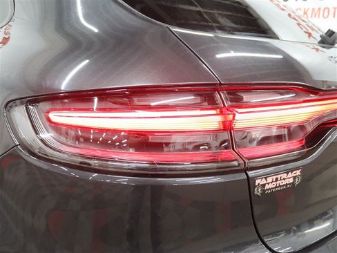Used 2022 Porsche Macan AWD/4WD image 13