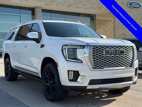 Used 2022 GMC Yukon XL Denali w/ Denali Ultimate Package AWD/4WD image 19