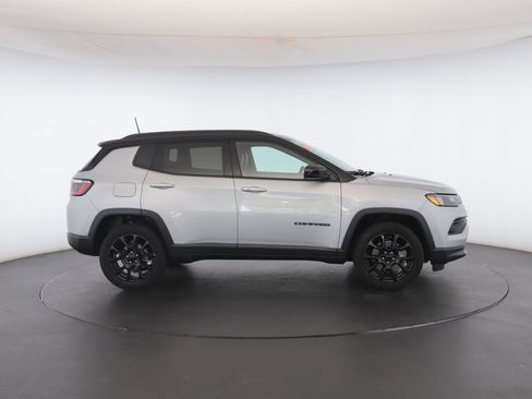 Used 2024 Jeep Compass Latitude w/ Sun and Sound Group image 33