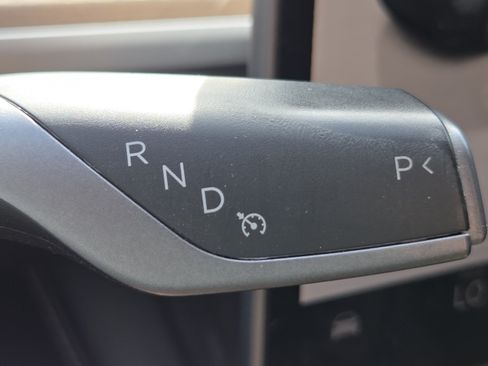 Used 2024 Tesla Model Y Long Range AWD/4WD image 37