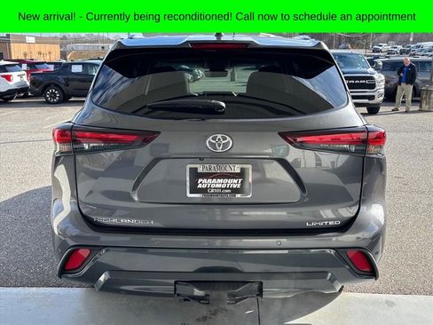 Used 2025 Toyota Highlander Limited image 25