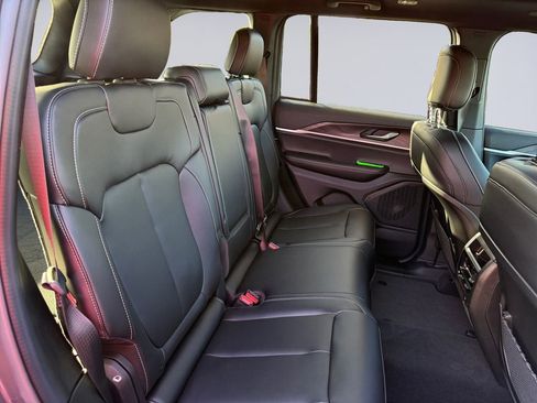 New 2025 Jeep Grand Cherokee Limited image 19