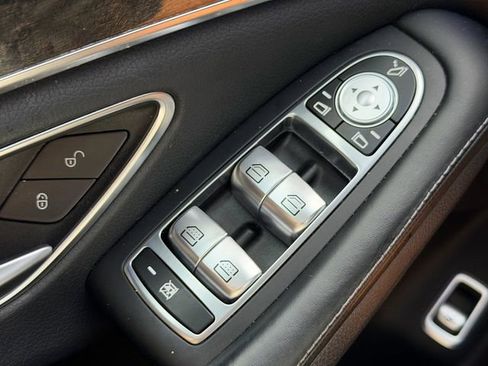 Used 2017 Mercedes-Benz S 550 4MATIC Sedan image 27