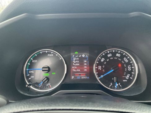 Used 2021 Toyota RAV4 LE image 15