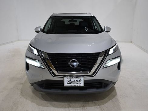 Used 2023 Nissan Rogue SV w/ SV Premium B Package FWD image 2
