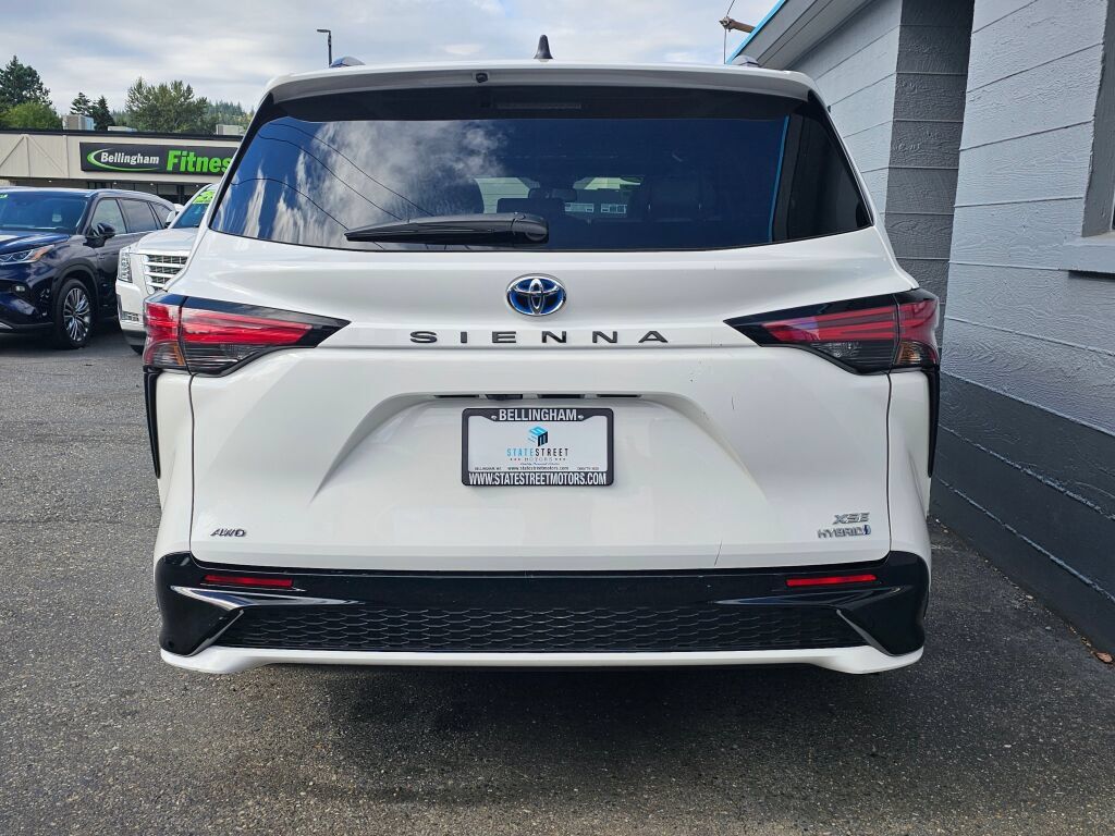 Used 2024 Toyota Sienna XSE AWD/4WD image 4