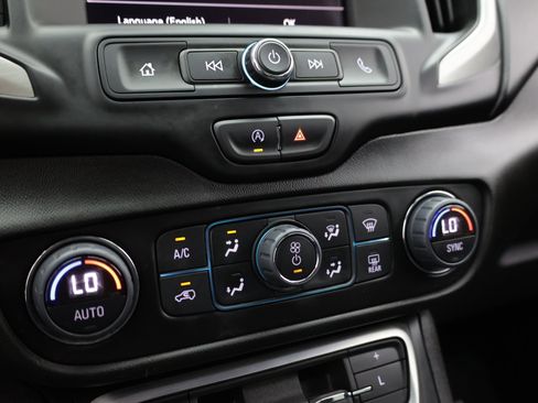 Used 2024 GMC Terrain SLE w/ Driver Convenience Package FWD image 24