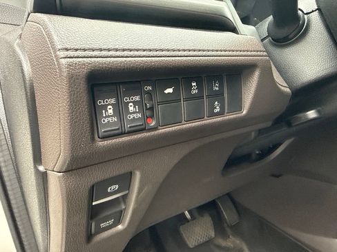 Used 2018 Honda Odyssey EX-L image 19