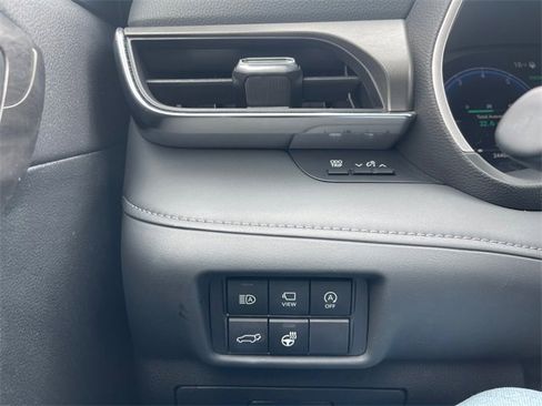Used 2024 Toyota Highlander Limited image 27