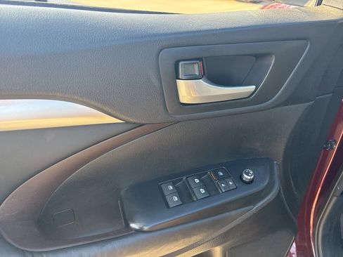 Used 2015 Toyota Highlander XLE image 15