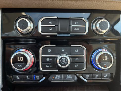 Used 2024 GMC Yukon XL Denali w/ Denali Reserve Package AWD/4WD image 25