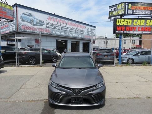 Used 2018 Toyota Camry LE FWD image 6