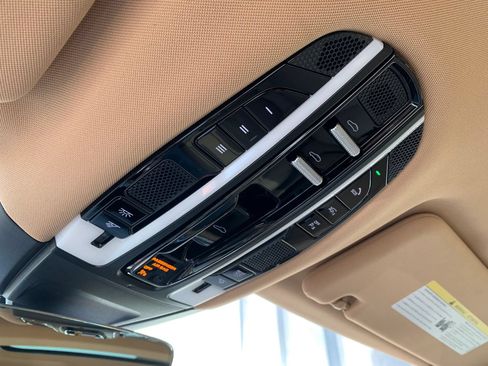 Used 2023 Porsche Panamera image 33