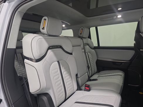 Used 2025 Rivian R1S Adventure AWD/4WD image 23