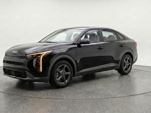 Used 2025 Kia K4 LXS image 3