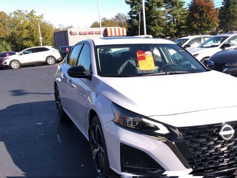 New 2025 Nissan Altima 2.5 SR w/ SR Premium Package image 3